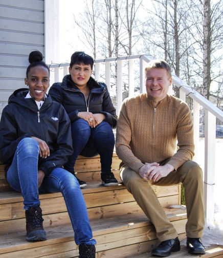 Leila, Amina & Tapani perustamiskokouksessa 2018.